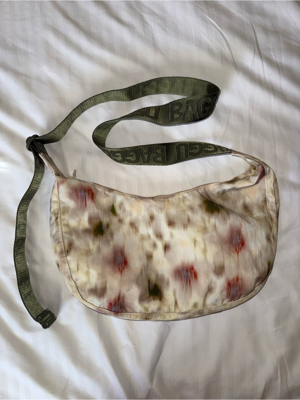 BAGGU Medium Nylon Crescent Bag in Abstract Floral